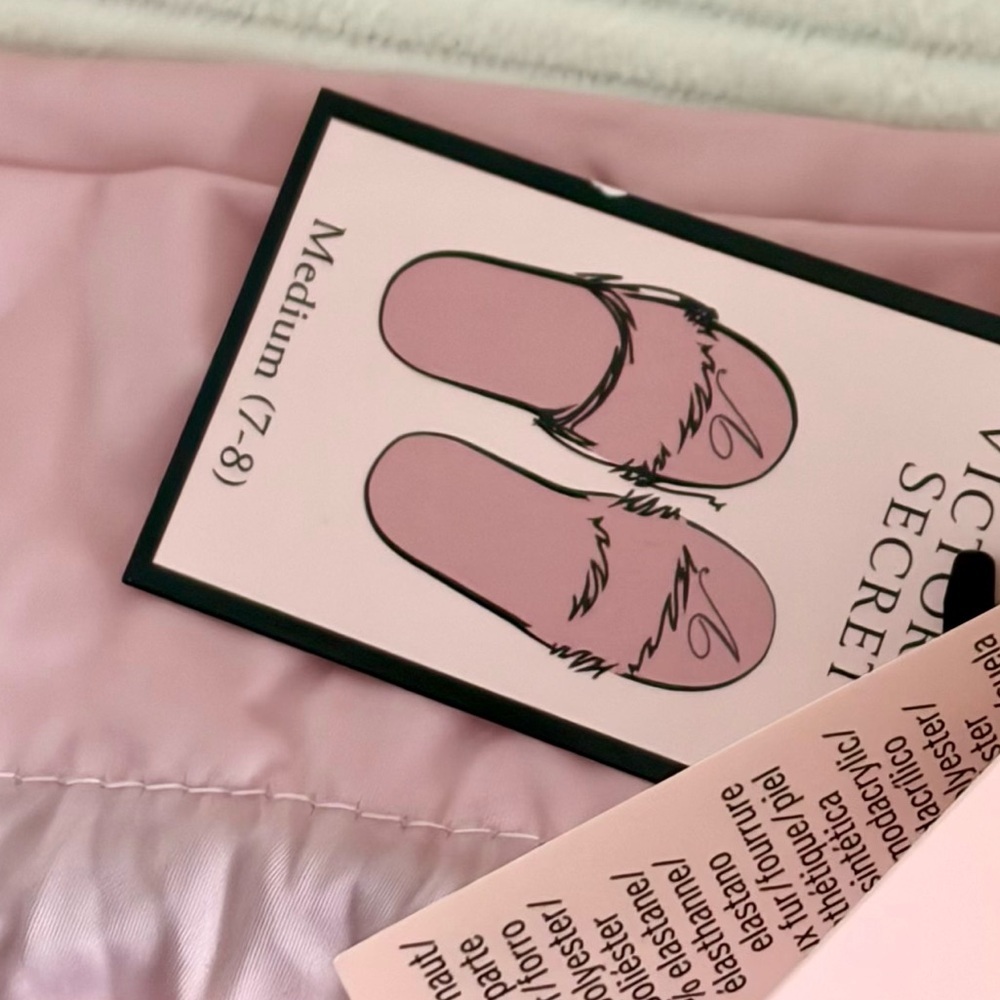 Victoria Secret Pink Fuzzy Women's Slippers - Picture 7 of 7